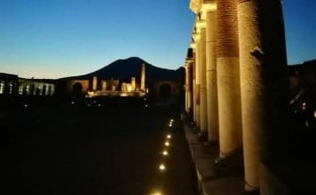 scavi di pompei di notte