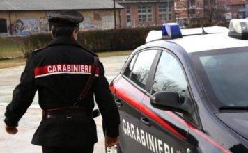 carabiniere auto sospetta