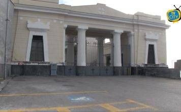 torre del greco cimitero strisce gialle